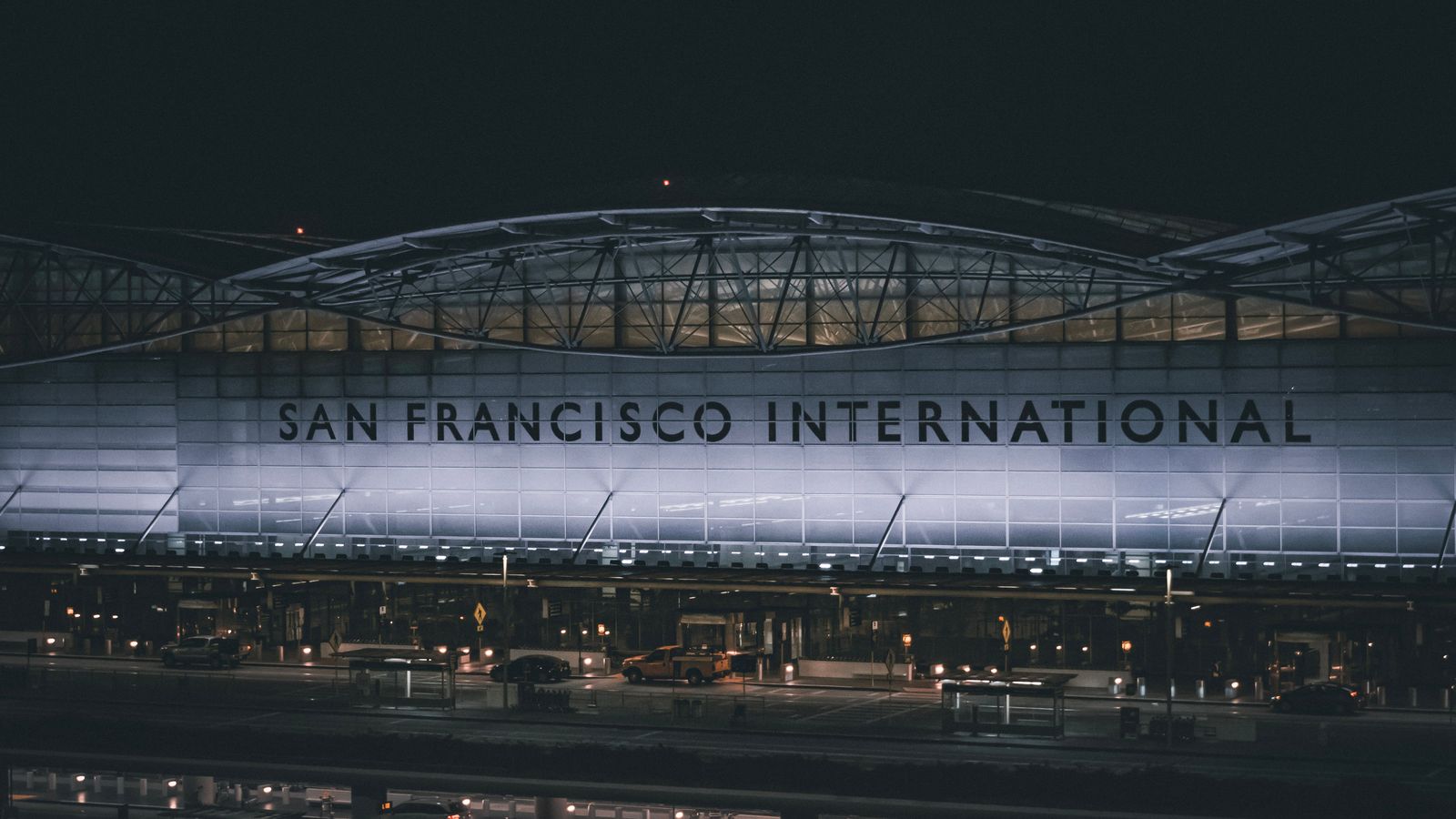 Airport transfers in Toronto, Ontario and over the border
