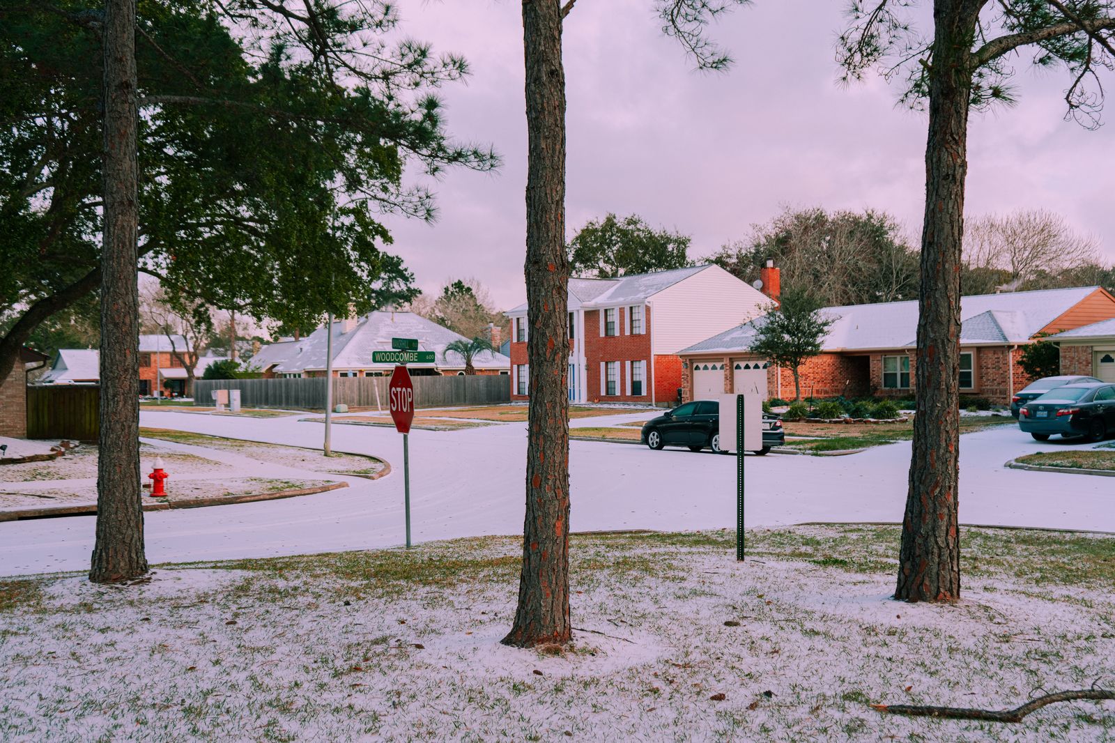 Quiet suburban street with houses in winter in the Greater Toronto Area