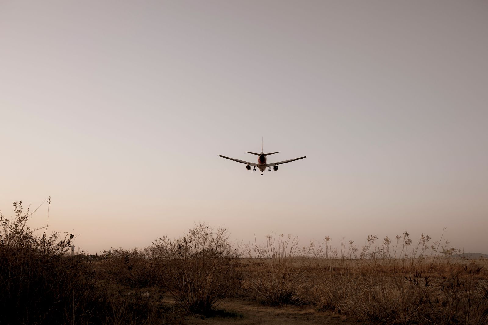 An airliner on final approach at dusk, the moment flight tracking starts the pickup clock