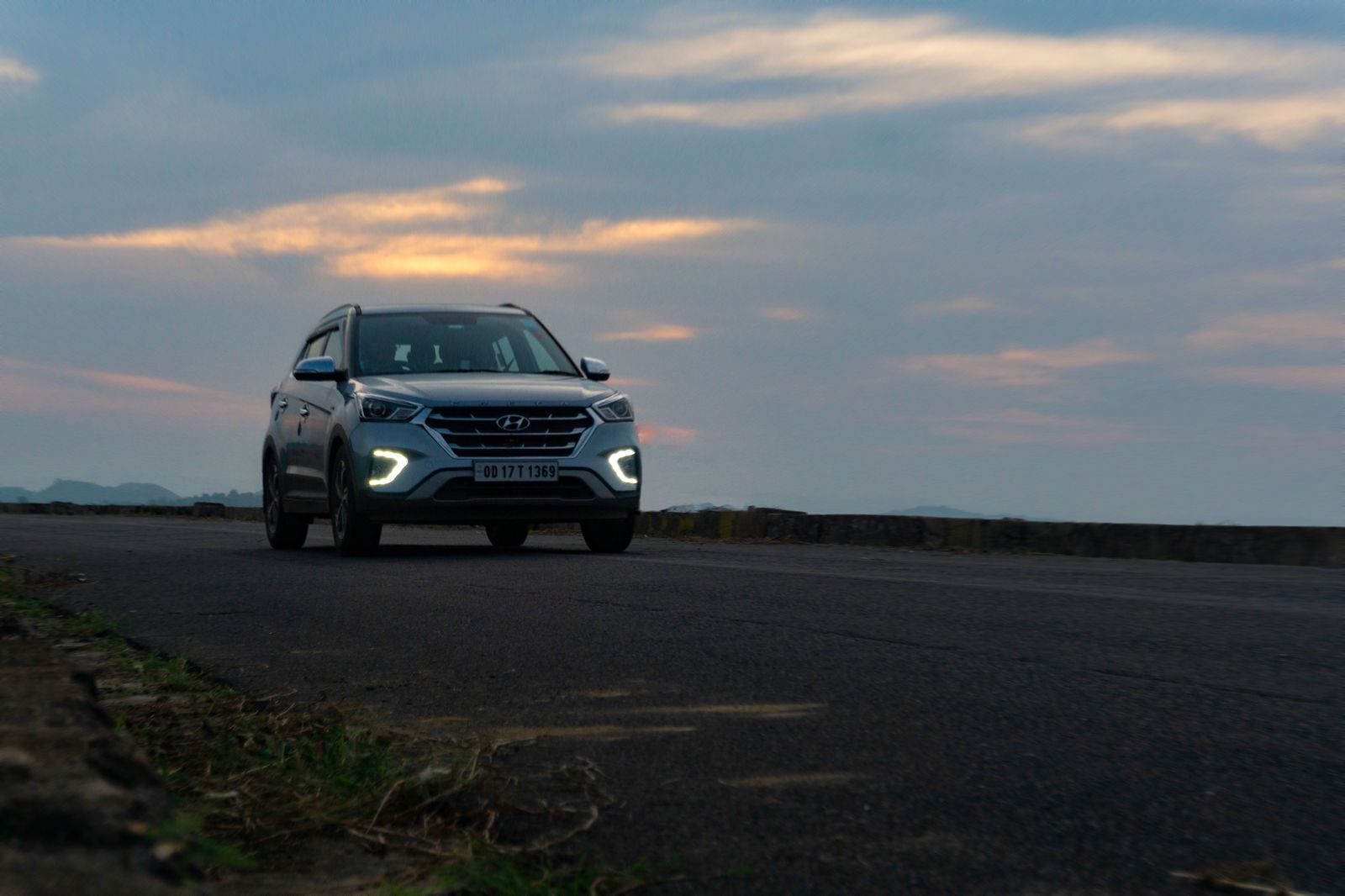 An SUV on the highway at sunset, the run home from Niagara that is easier when booked ahead