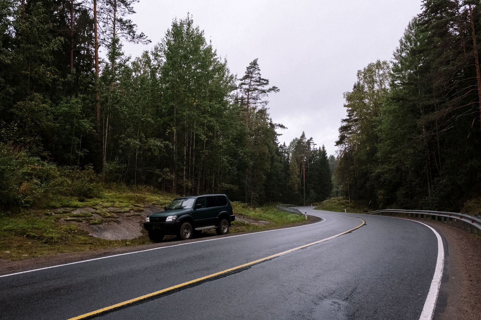 A private SUV on the 401 on an early-morning run from Ottawa to the airport