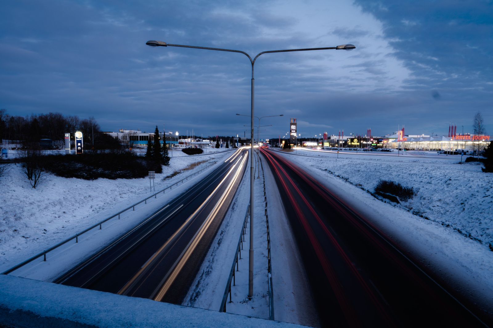 Slow evening traffic on a snowy highway, when fixed fares matter most
