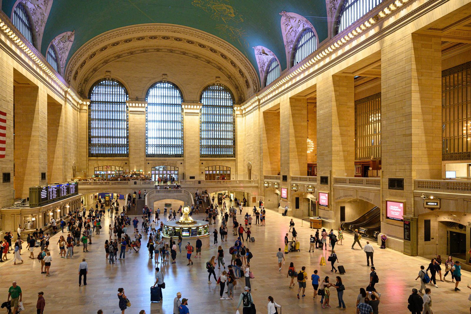 The concourses sit below the tracks; the Great Hall faces Front Street