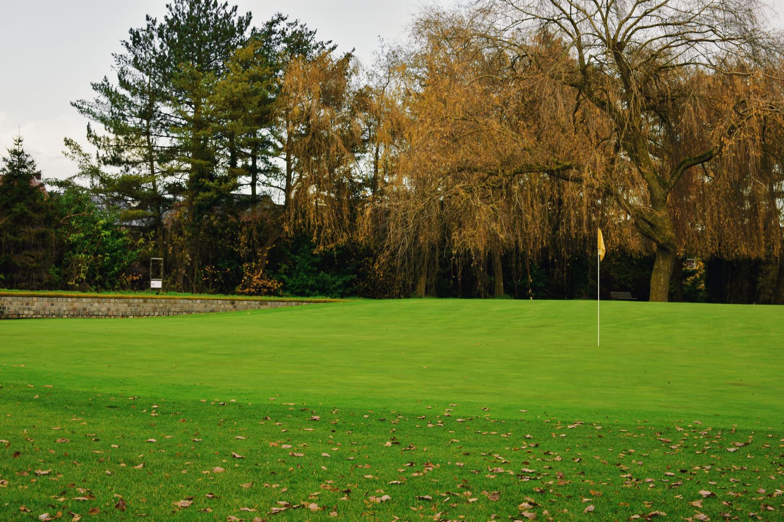 Glen Abbey, designed by Jack Nicklaus, has hosted the Canadian Open many times and is a frequent golf pickup.