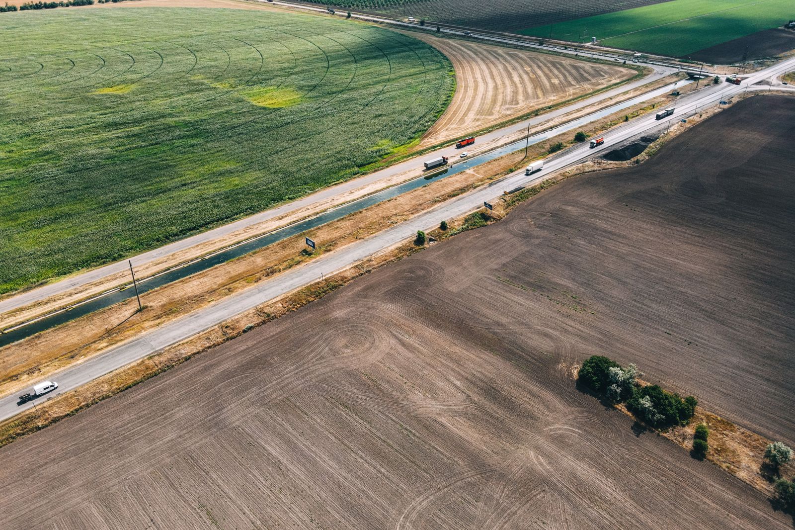 Farmland beside Highway 401 between Waterloo Region and Toronto